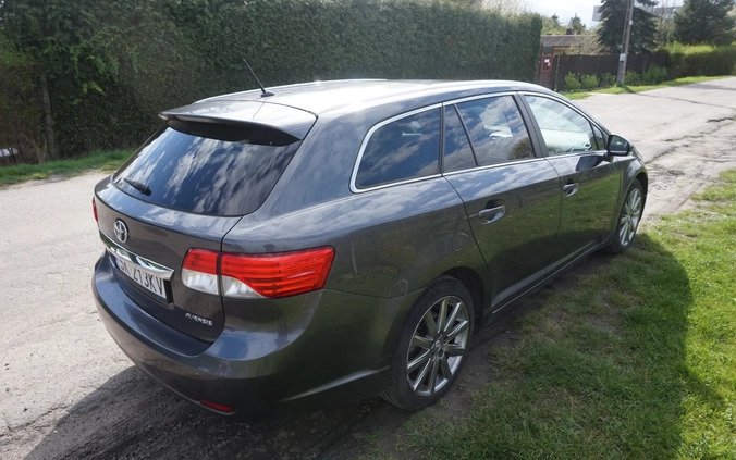 Toyota Avensis cena 19000 przebieg: 339000, rok produkcji 2013 z Gliwice małe 106